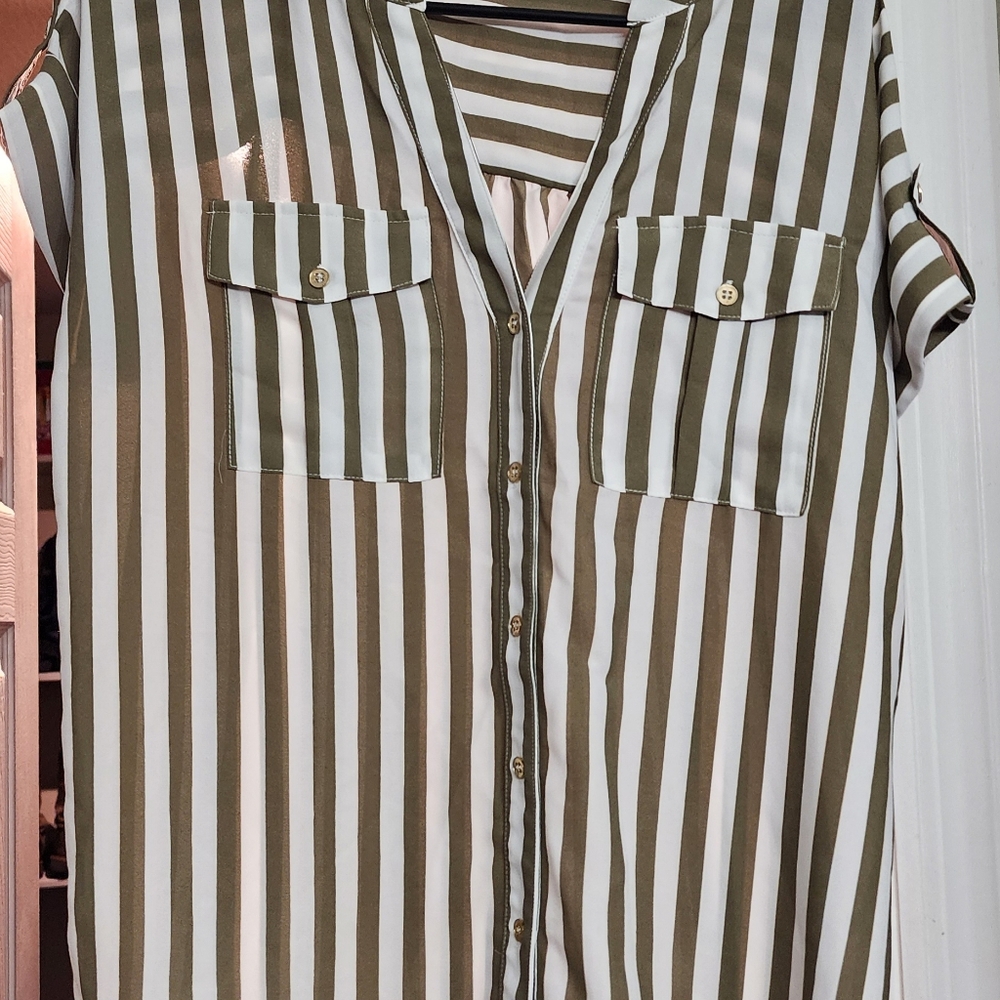 Stripe blouse. Closet Closeout All Tops 5.00 Firm